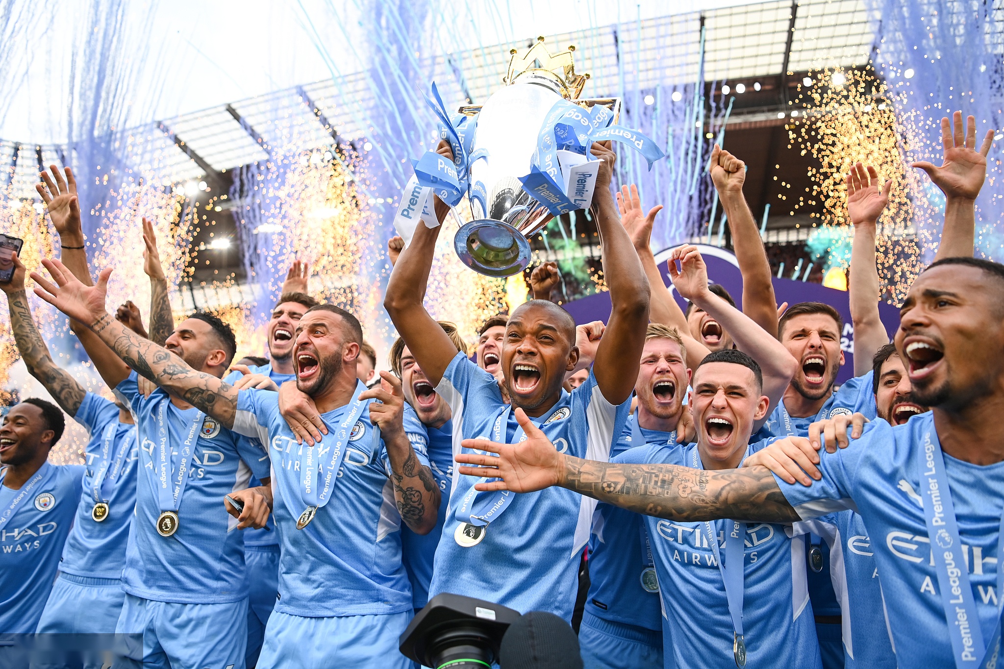 重庆球迷以 重庆球迷以