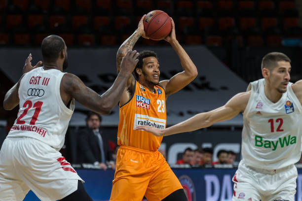 中通过球员 中通过球员