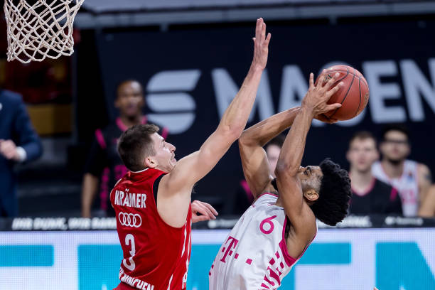 德甲比赛中 德甲比赛中