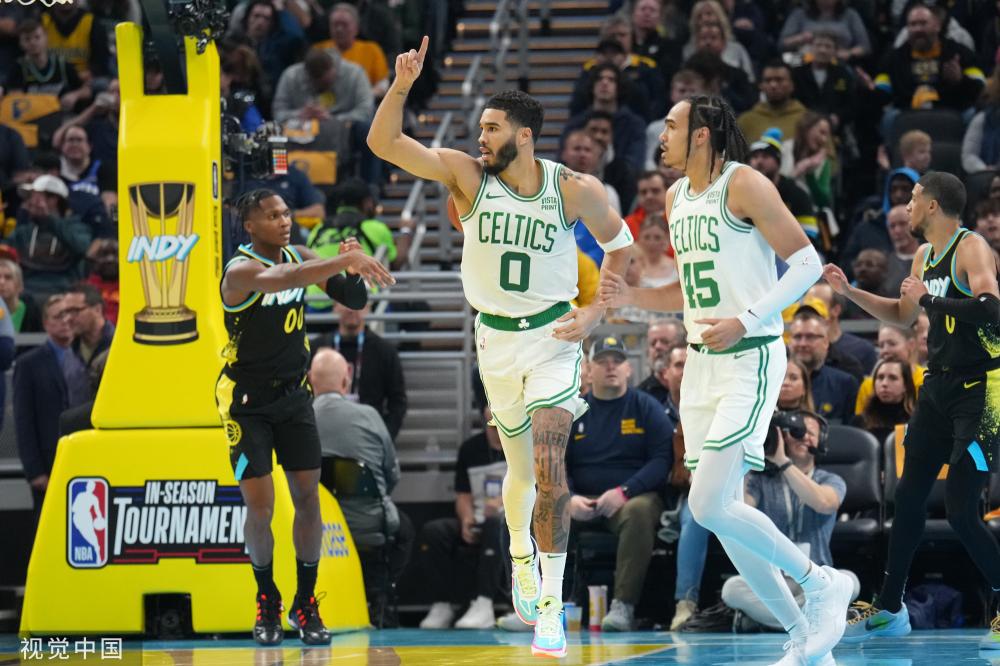 的绿茵场上 的绿茵场上